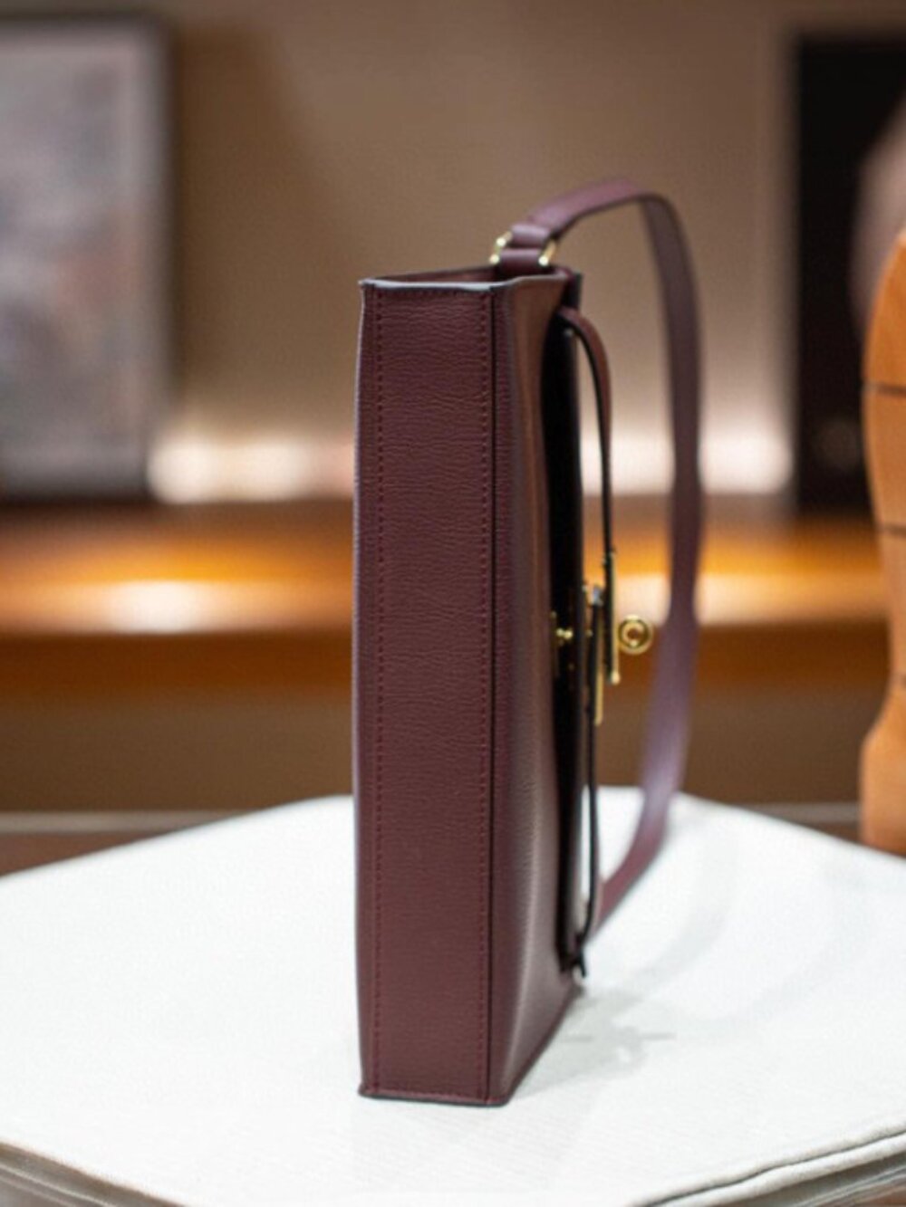 Luxe Leather Shoulder Bag & Clutch | Elegant Structured 90s Aesthetic - Picture 6 of 9
